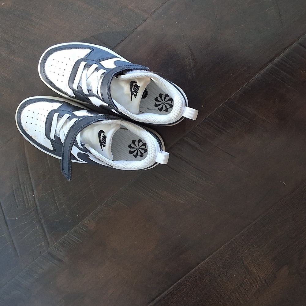 Nike Kids' Low-Top Sneakers in White and Navy
